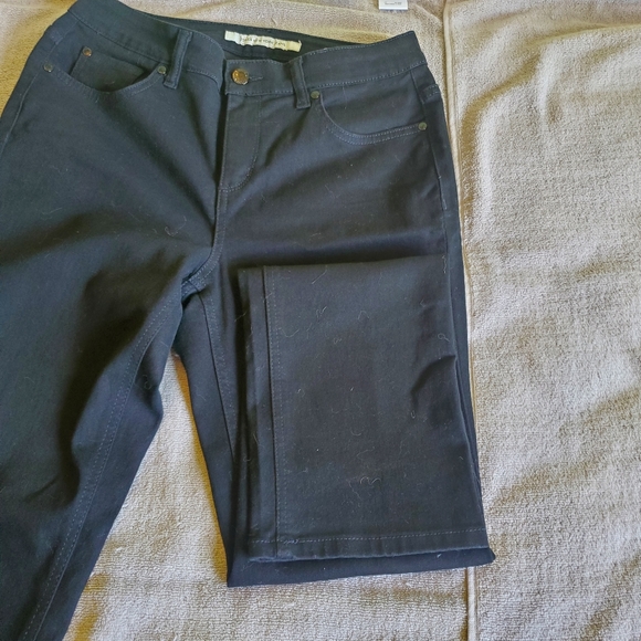 Jones New York Gramercy Curvy Jeans - Picture 2 of 8